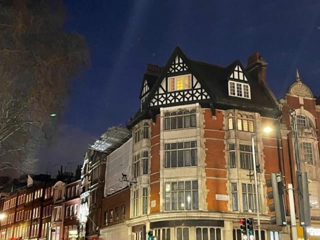 The Apartments Kensington High Street Лондон Екстер'єр фото