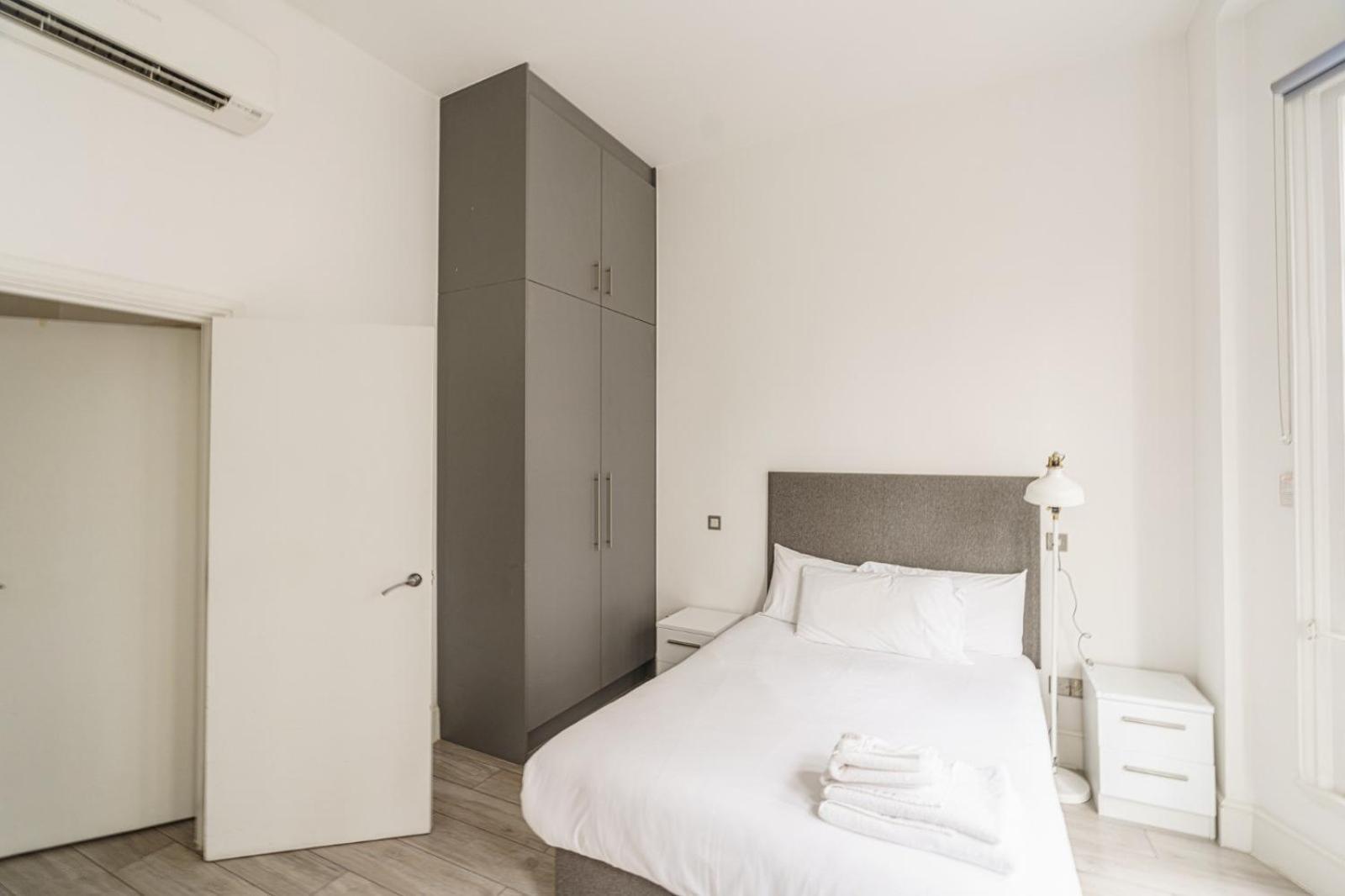 The Apartments Kensington High Street Лондон Екстер'єр фото