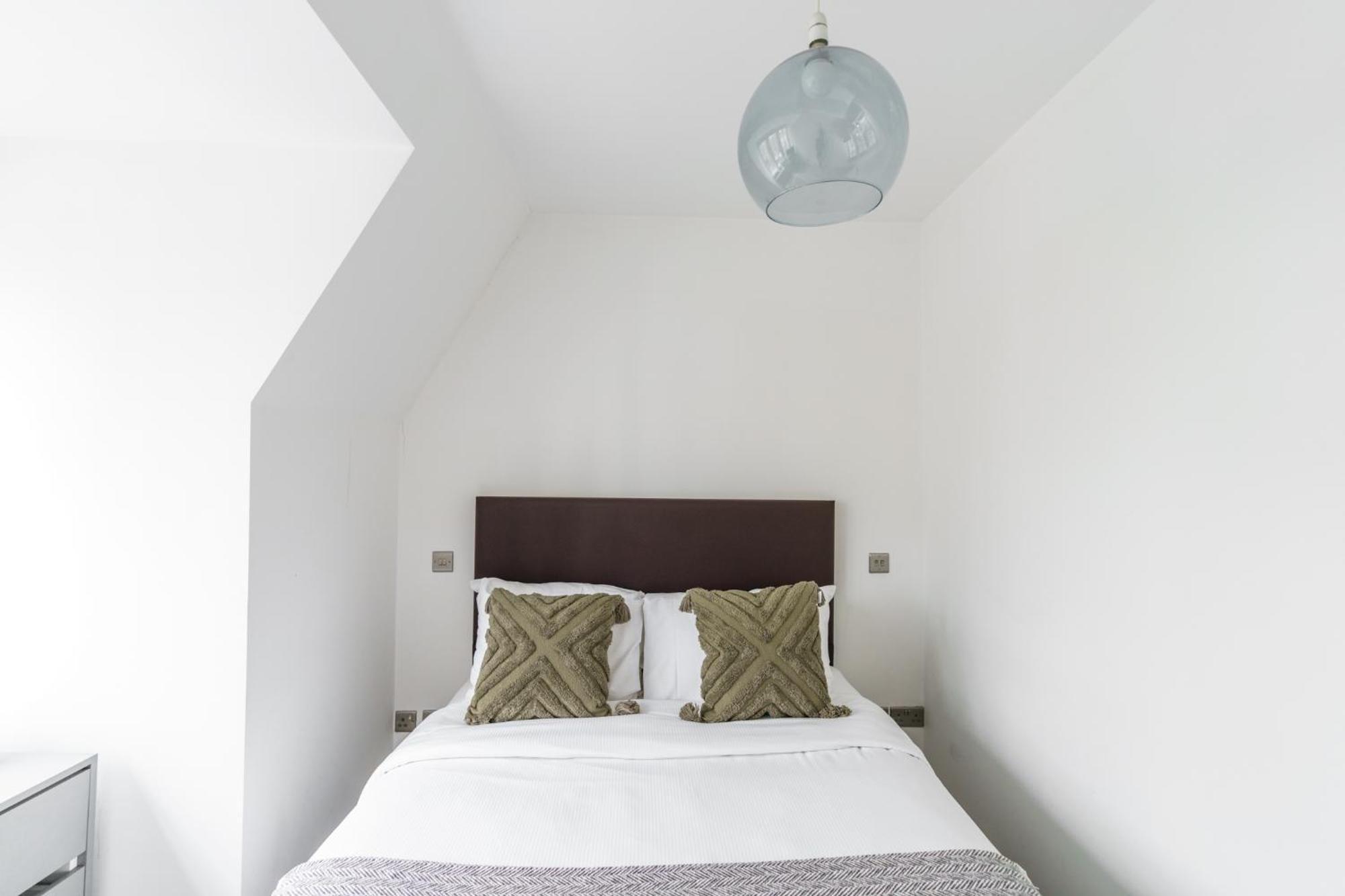 The Apartments Kensington High Street Лондон Екстер'єр фото