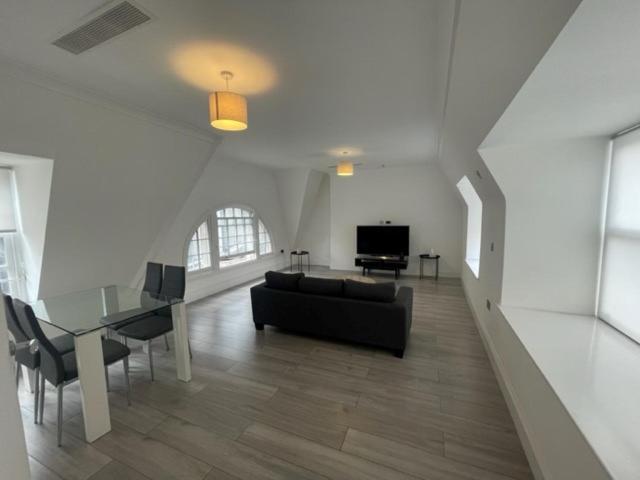 The Apartments Kensington High Street Лондон Екстер'єр фото